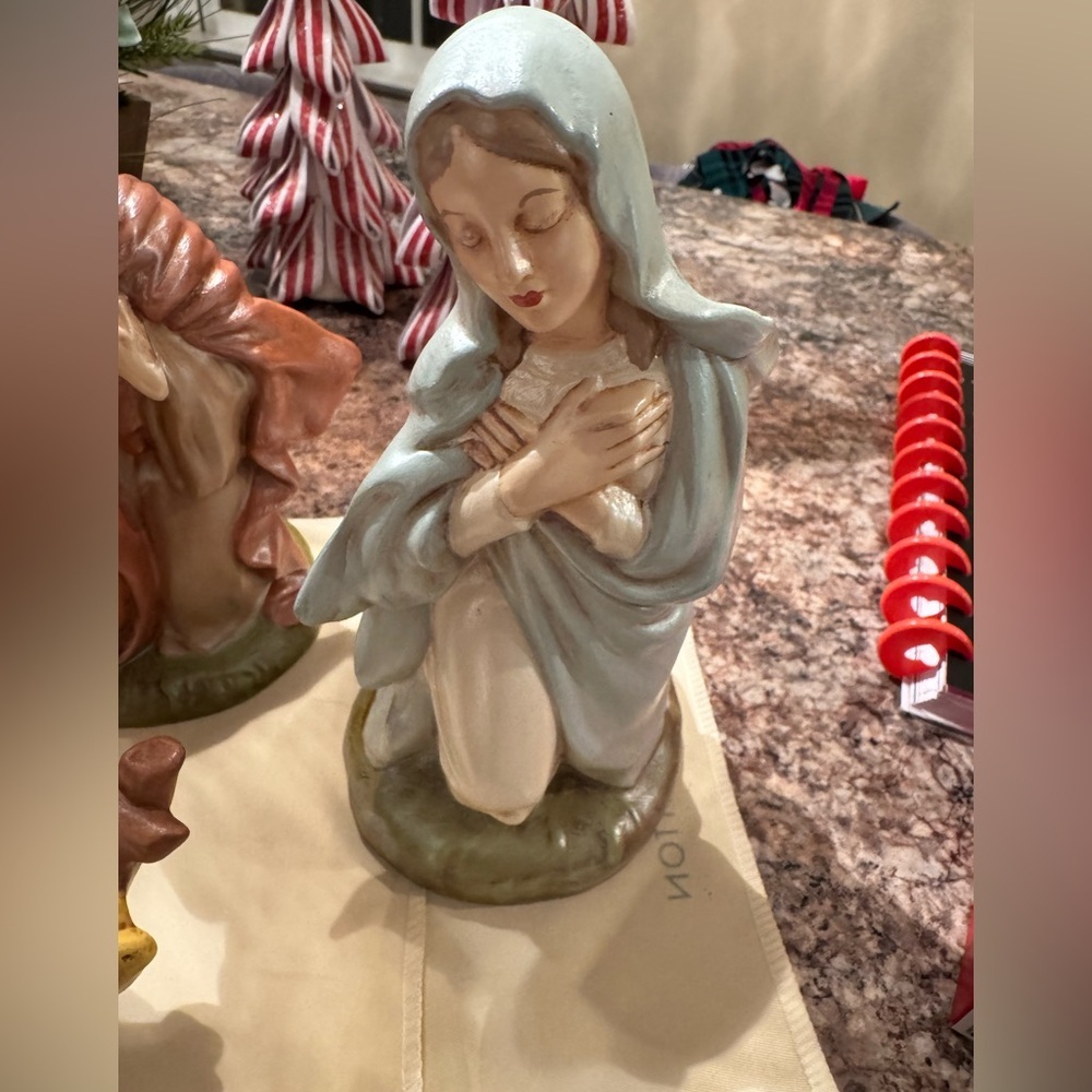 1961 Neal Pemberton Ceramic Nativity Set with Baby Jesus, Mary, and Joseph - Picture 4 of 7